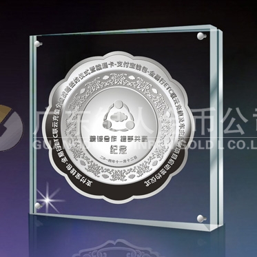 2014年11月：訂制深圳金溢科技合作伙伴純銀紀(jì)念盤(pán)定制